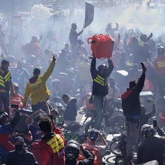 Entre as fotos que circularam nos grupos de WhatsApp da greve, esta lembra o quadro Independência ou Morte, de Pedro Américo.