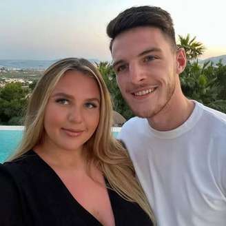 Declan Rice e sua esposa Lauren Fryer 