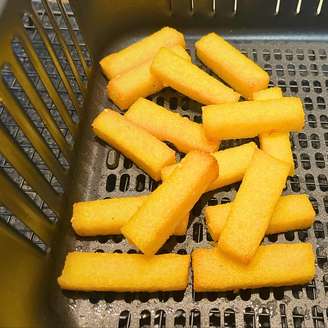 Crocantes, douradinhas e sem fritura! Essas polentas de Airfryer são puro vício