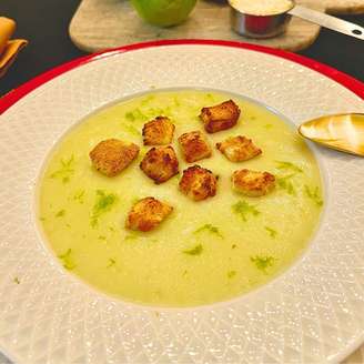 SOPA CREMOSA DE BATATAS COM QUEIJO - deliciosa