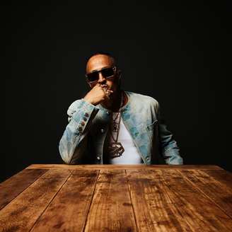 Nota pode ser sido escrita pelo rapper ou pela assessoria: se foram profissionais, estão de parabéns; se foi o artistas, mostrou domínio completo de mais um gênero textual.