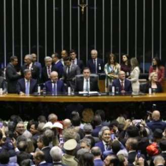 Lula no Congresso ao lado dos ex-presidentes da Câmara e Senado, Arthur Lira e Rodrigo Pacheco.
