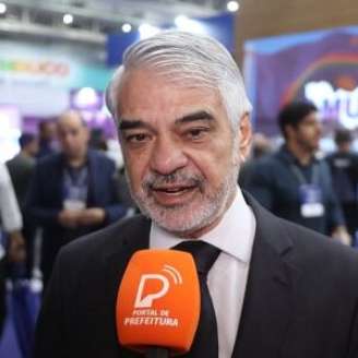 Senador Humberto Costa.