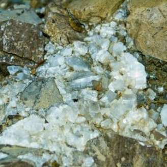 Células solares com melcherita: inovação nacional à frente da nova geração de energia solar.