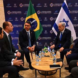 Eduardo e Flávio Bolsonaro com Binyamin Netanyahu