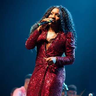 Adriana Araújo: Quem é a cantora que está em estado grave após aneurisma cerebral