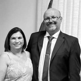 Prefeito de Vista Alegre do Alto, Nelson Antônio Rozani (Podemos), e a primeira-dama da cidade, Rosa de Fátima de Jesus Baldi Rozani