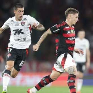 Flamengo x Vitória se enfrentam nesta quarta-feira (22).