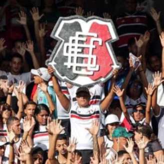 Santa Cruz continua com salários atrasados.