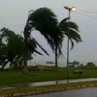 Chuva e vendaval.