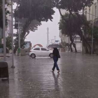 Inmet: chuva no Centro do Recife.