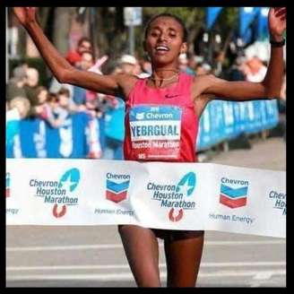 Campeã de meia maratona morre aos 36 anos após passar mal durante treino