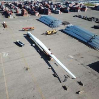 Maior pá eólica do hemisfério sul com 74 metros, a pá foi produzida em empresa instalada na área industrial do Complexo do Pecém