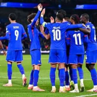 Técnico Didier Deschamps divulgou 26 jogadores da França para amistosos contra Brasil e Colômbia no fim do mês