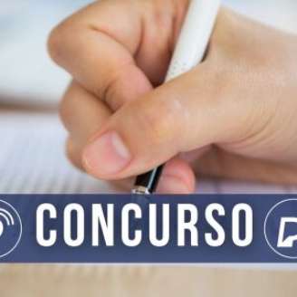 Pessoa fazendo prova de concurso