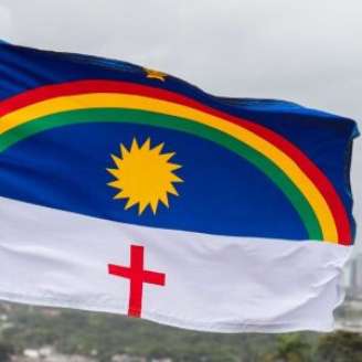 Bandeira de Pernambuco simboliza a Revolução de 1817 e a identidade histórica do Estado.