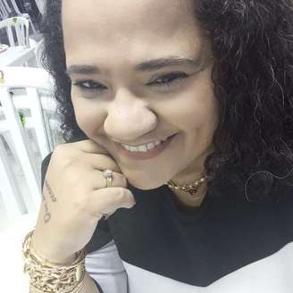 A cantora Débora Cruz tinha 45 anos e morreu nesta terça-feira, 21