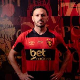 Yago Felipe dá adeus ao Sport e assina com a Chapecoense.