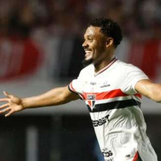 São Paulo enfrenta a Chapecoense fora de casa pelo Brasileiro.