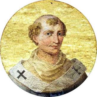 Durante o século XI, a Igreja Católica teve um de seus líderes mais jovens e controversos: Bento IX. Sua idade ao assumir o papado, em 1032, é motivo de divergência entre historiadores. Algumas fontes indicam que ele poderia ter entre 11 e 12 anos, enquanto outras estimam que estivesse próximo dos 20 quando ocupou pela primeira vez o trono de São Pedro.