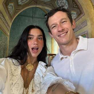 Dua Lipa e Callum Turner se casaram em 31 de maio.