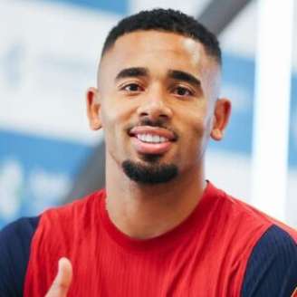Gabriel Jesus deve ser novidade na escalação do Barcelona.