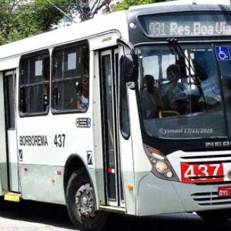 Passageira sofreu lesões na coluna após uma freada brusca dentro de um ônibus no Recife.