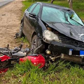 Colisão entre uma motocicleta e um carro deixou um homem morto e uma mulher ferida na BR-423.