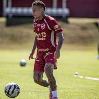 Vila Nova enfrenta o América Mineiro dentro de casa pela Série B.