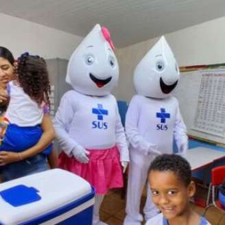 Olinda leva vacinação e acompanhamento nutricional a estudantes de escola em Bairro Novo.