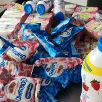 Produtos vencidos encontrados pelo Procon-pe em supermercado no Recife.