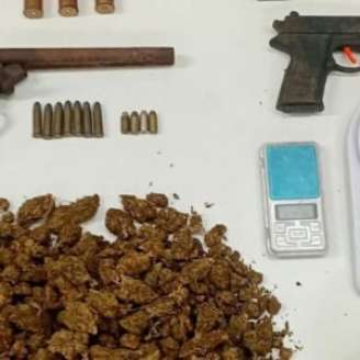 Jabotão: Polícia Militar apreende drogas, armas e munições com dois irmãos em Piedade.
