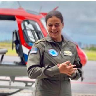 Tenente do Corpo de Bombeiros se torna primeira mulher a concluir curso de piloto de helicóptero do GTA em Pernambuco.