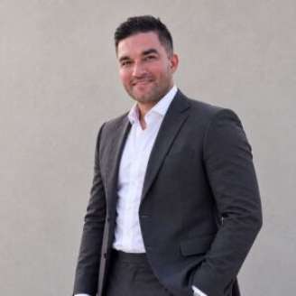 Renan Bastos, especialista em relógios de luxo e fundador da RC Crown.