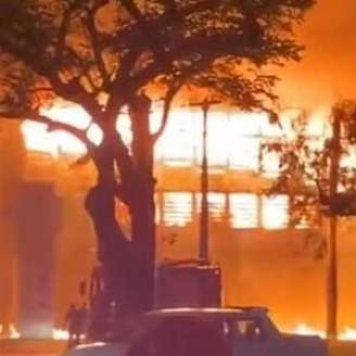 Incêndio tomou o antigo prédio da Diretoria de Inovação e Empreendedorismo (Dine) da UFPE.