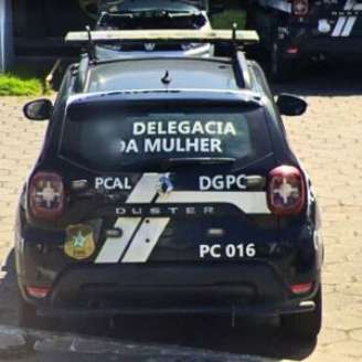 Homem foi conduzido à Delegacia Especializada de Atendimento à Mulher, em Maceió.
