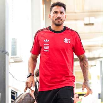 Danilo sofreu duas fraturas na mandíbula após se chocar com o goleiro Fábio.