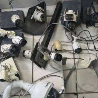 Polícia Militar apreende 17 câmeras instaladas irregularmente em postes de Jaboatão.