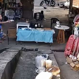 Circuito de câmeras registrou o momento da ação criminosa.