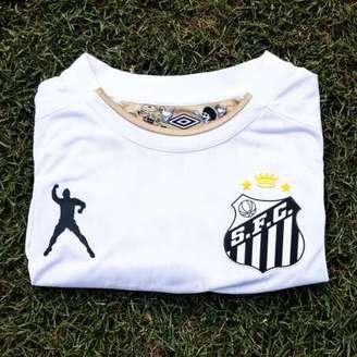 Camisa limitada do Santos em homenagem a Pelé 