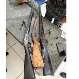 Três armas de fogo e diversas munições foram apreendidas em Olinda