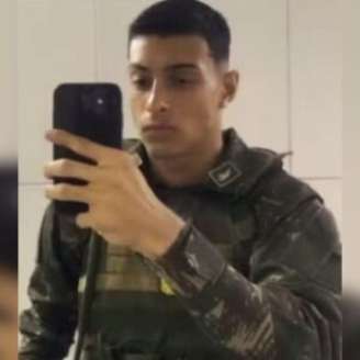 Soldado do Exército que desapareceu com fuzil no Recife tem prisão mantida após audiência de custódia.