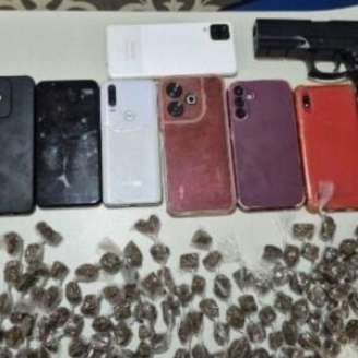 Pernambuco: Polícia Militar apreende drogas, simulacro de arma e oito celulares em Condado.