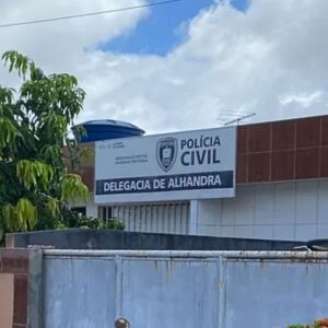 Suspeito foi conduzido à Delegacia de Alhandra.