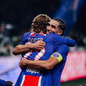 Hakimi e Mika Godts. 