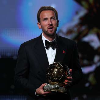 Harry Kane leva o prêmio de melhor jogador do mundo. 