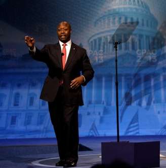 <p>Tim Scott exercia, desde janeiro de 2013, o cargo de senador, em substituição a seu antecessor que havia renunciado</p>