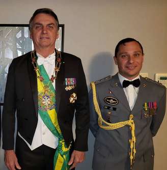 O presidente Jair Bolsonaro e o tenente-coronel Mauro Cesar Barbosa Cid