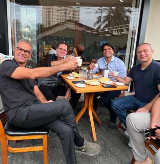 Rogério Lisboa ao lado de Eduardo Paes, Pedro Paulo e Dudu Reina.