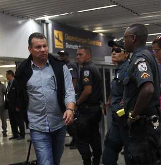  FOTOS - Após derrota, Vasco desembarca no Rio com policiamento reforçado